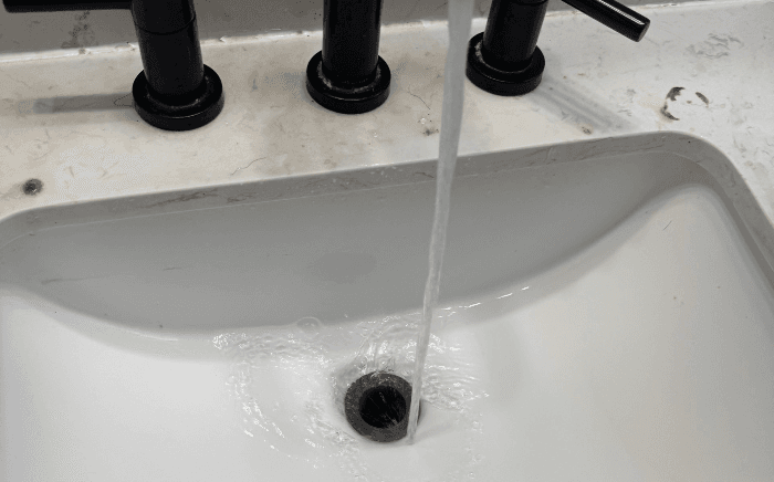 Clean sink water flow after Mor Handy plumbing repair Clean sink water flow after Mor Handy plumbing repair